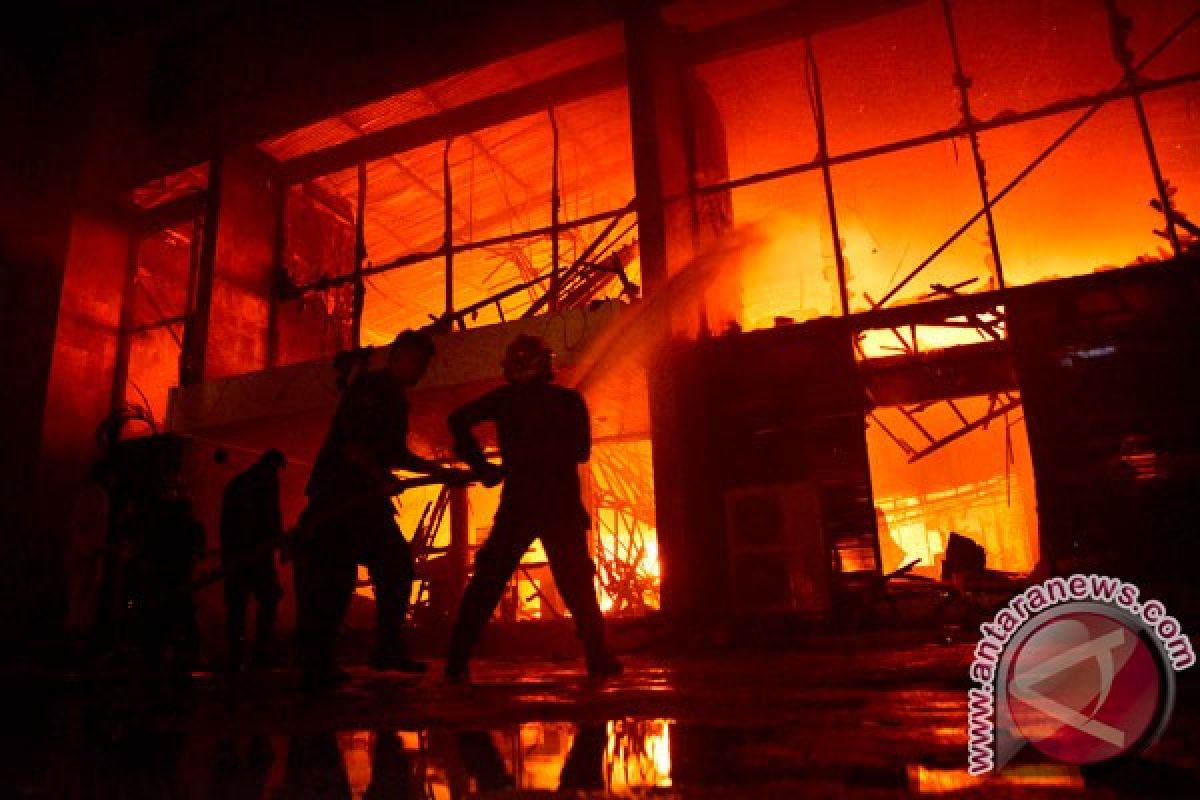 Gedung Kejaksaan Negeri Manggarai hangus terbakar