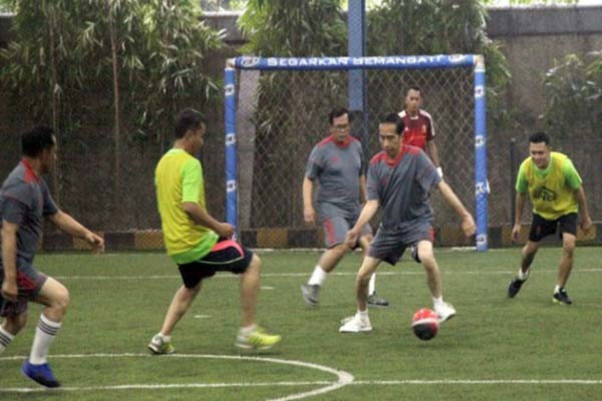 Presiden Tanding Futsal Lawan Wartawan 7 Menit