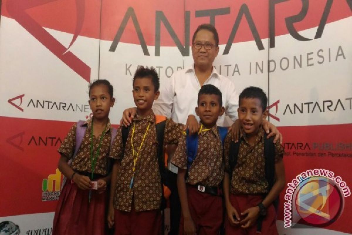 Menkominfo Kunjungi Anjungan LKBN Antara di Pameran HPN