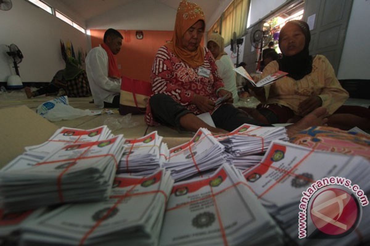 KPU Batang Temukan 639 Surat Suara Rusak