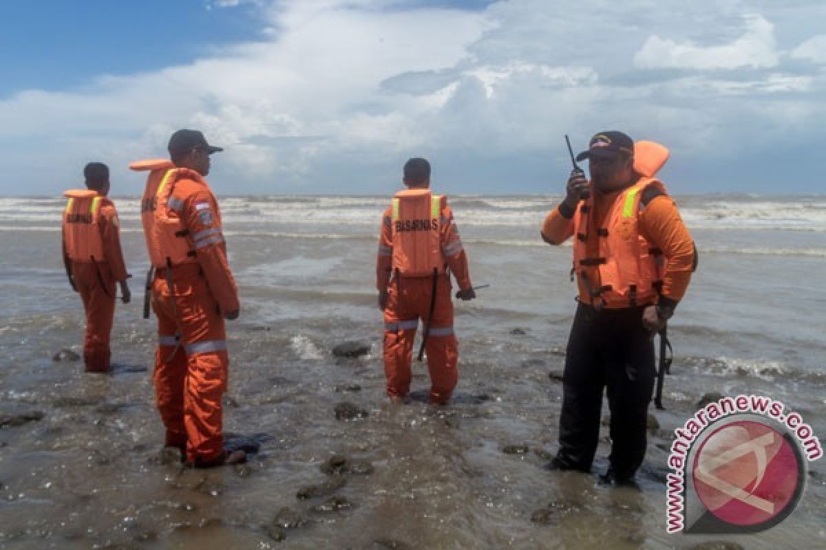 Pencarian penerjun TNI dihentikan karena cuaca buruk