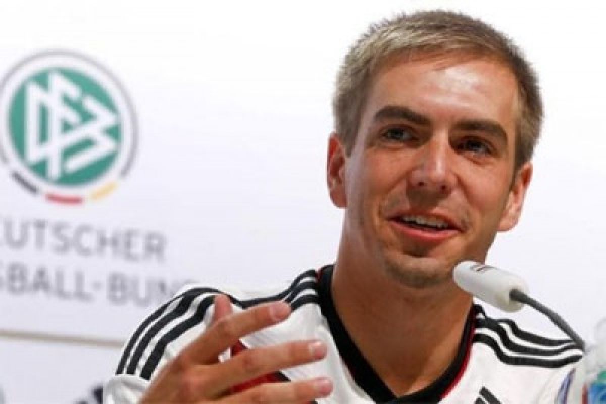 Lahm dukung tim muda Inggris menuju piala dunia