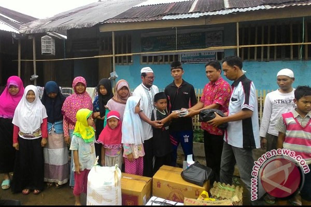 Wartawan Rejang Lebong Berikan Bantuan Sosial Peringati Hari Pers