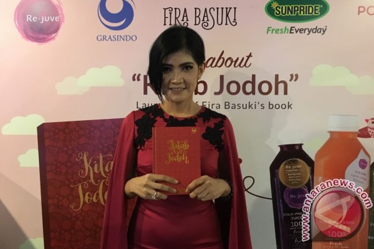 Fira Basuki luncurkan â€œKitab Jodohâ€