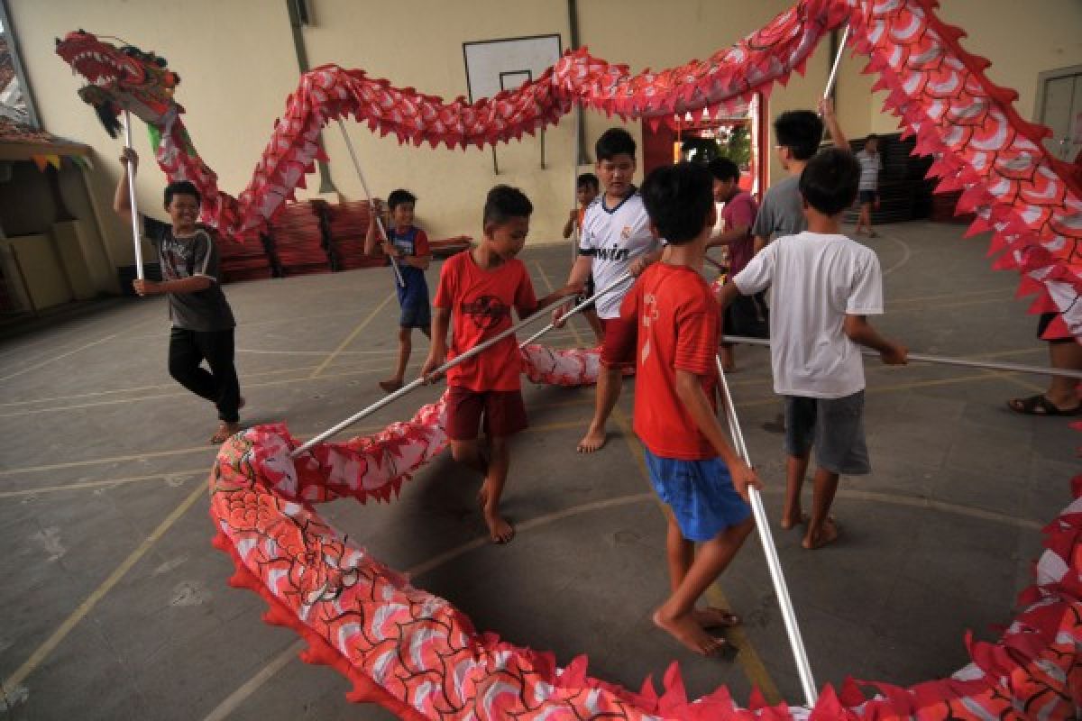 "Naga Buka Mata" awali Cap Go Meh Pontianak