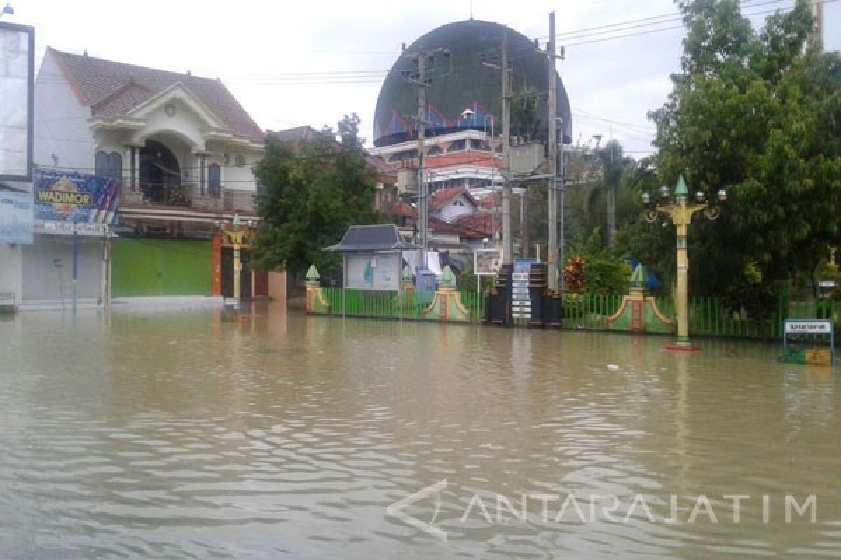Banjir di Kota Sampang Mulai Surut