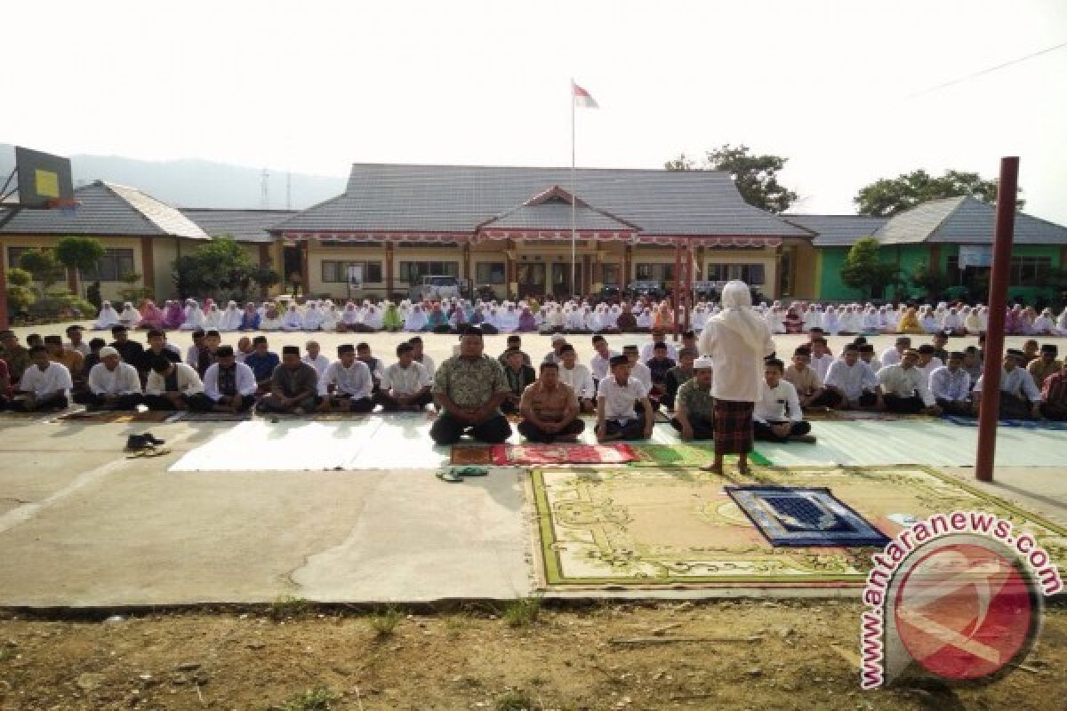 Guru - Pelajar SMKN 1 Sukadana Sholat Taubat