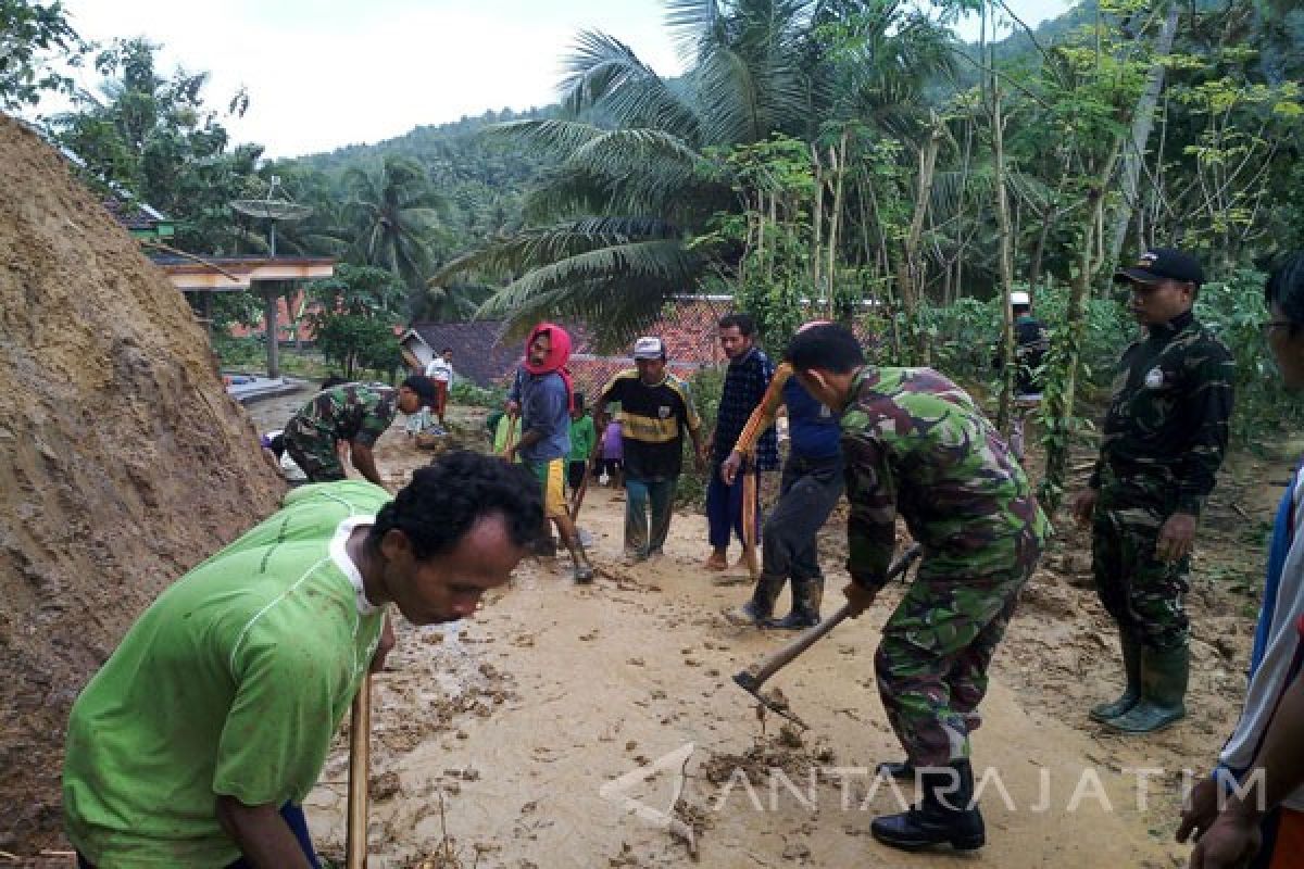 Bencana Tanah Longsor Landa Pamekasan