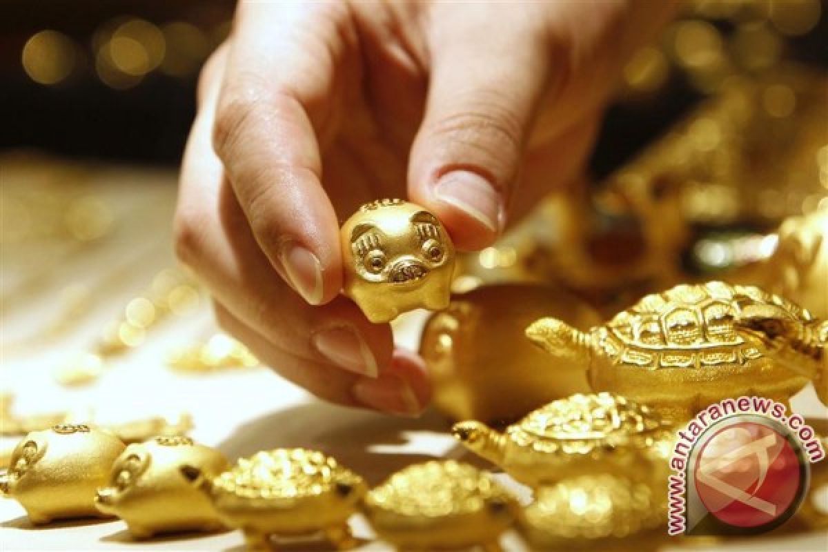 Emas turun akibat penguatan dolar dan Saham AS