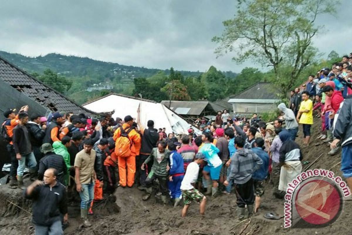 Tujuh Tewas Tertimbun Longsor di Songan Kintamani