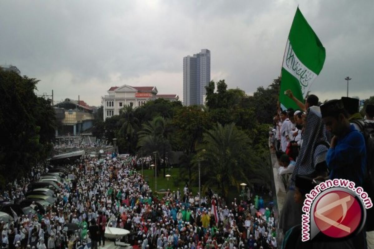 Peserta aksi 112 berjalan kaki ke Istiqlal