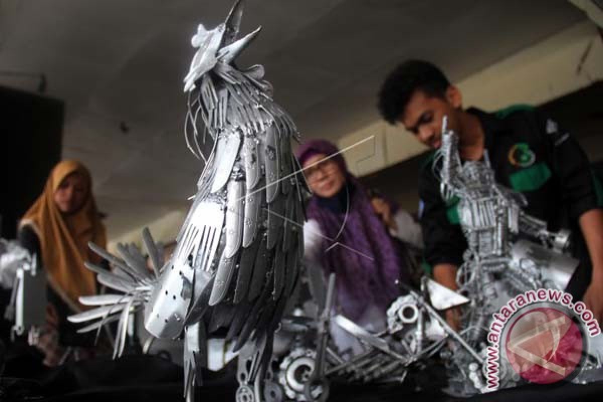 PAMERAN KRIYA LOGAM PERKAKAS MOTOR