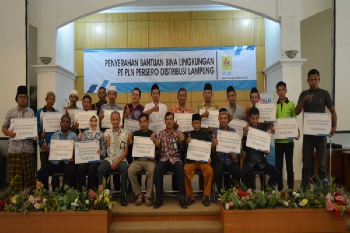 PLN Lampung Serahkan Bantuan Biling   