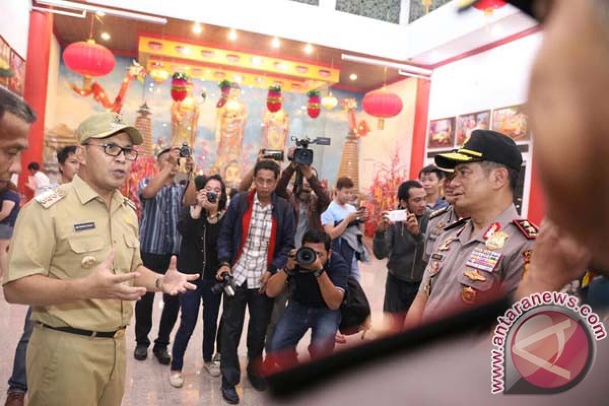 Pasar Malam Cap Go Meh Diserbu Pengunjung 