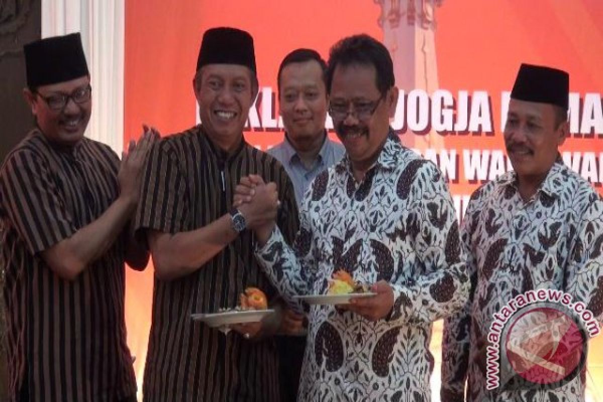 Pilkada 2017 - dua pasangan calon pilkada Yogyakarta antipolitik uang 