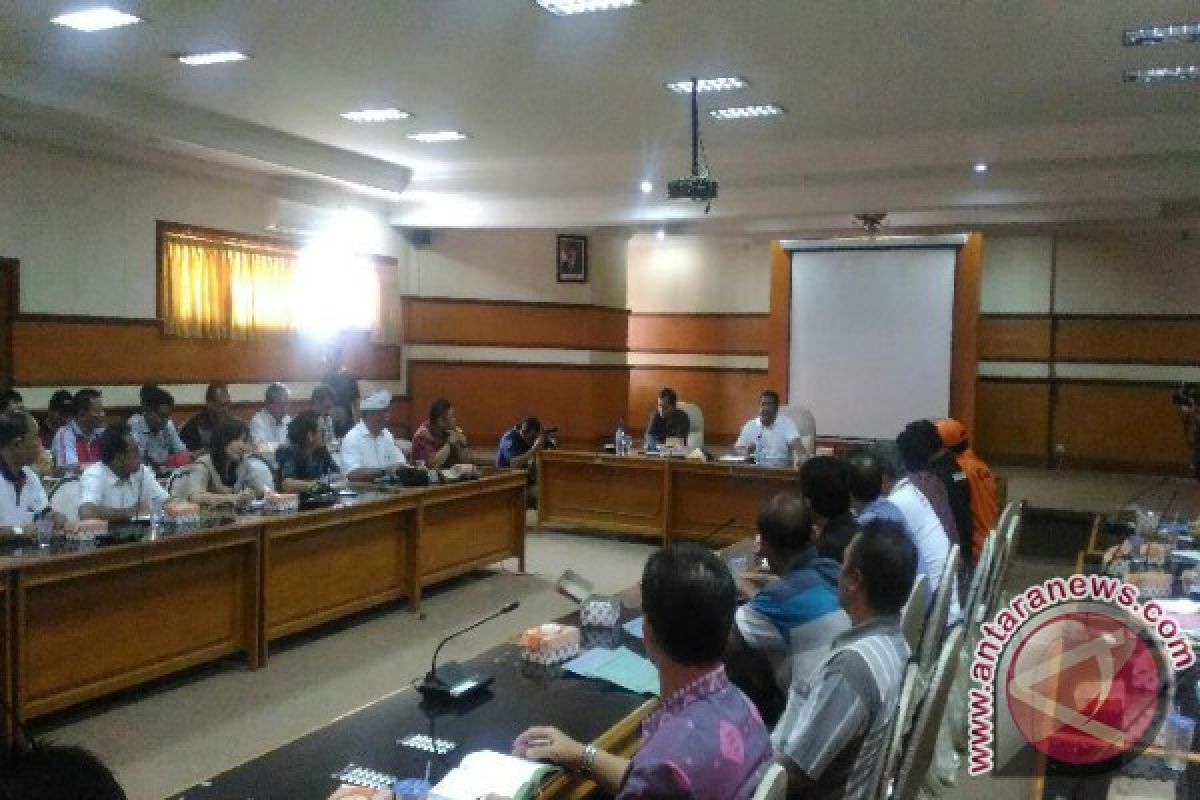 Bupati Buleleng Kumpulkan OPD Tangani Bencana Alam