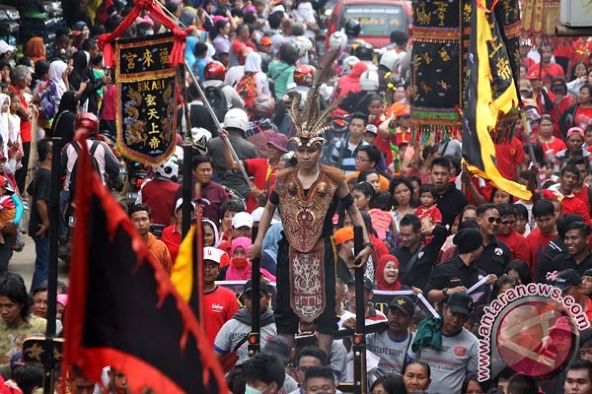 Lukman Hakim buka festival Cap Go Meh Singkawang