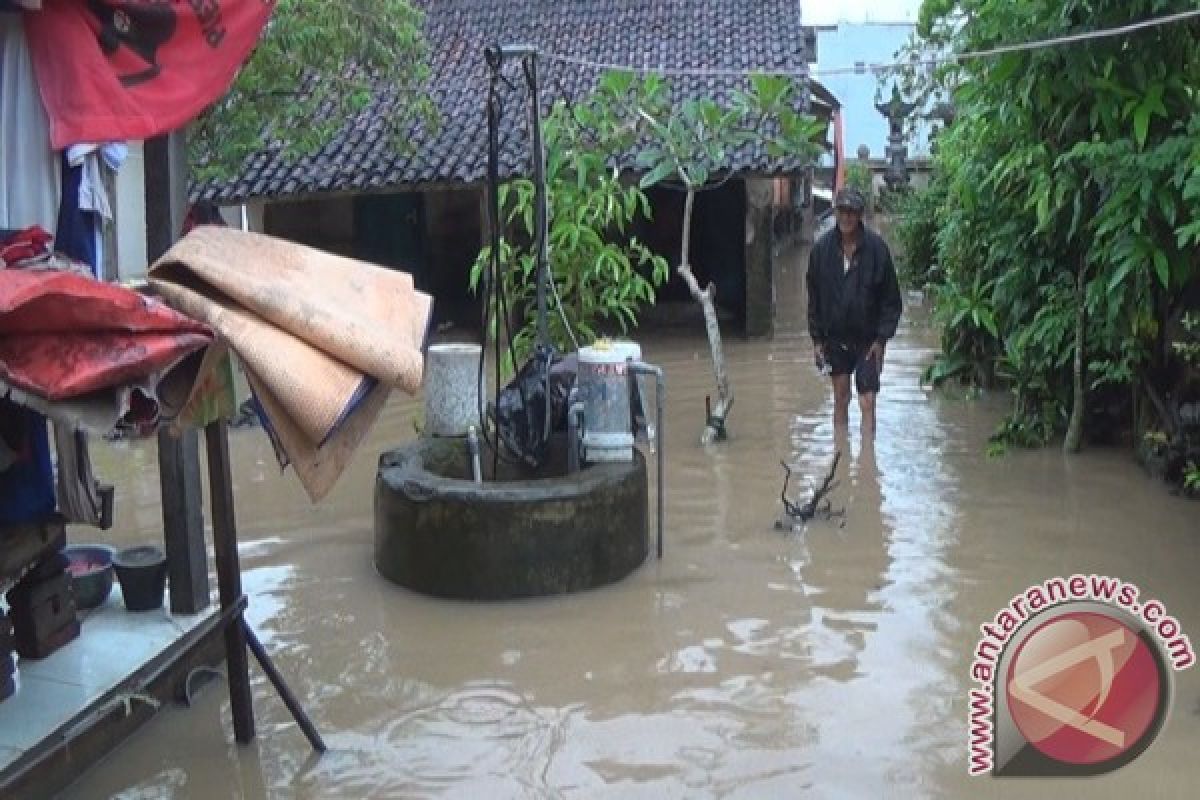 Sisi Barat Jembrana Dikepung Banjir