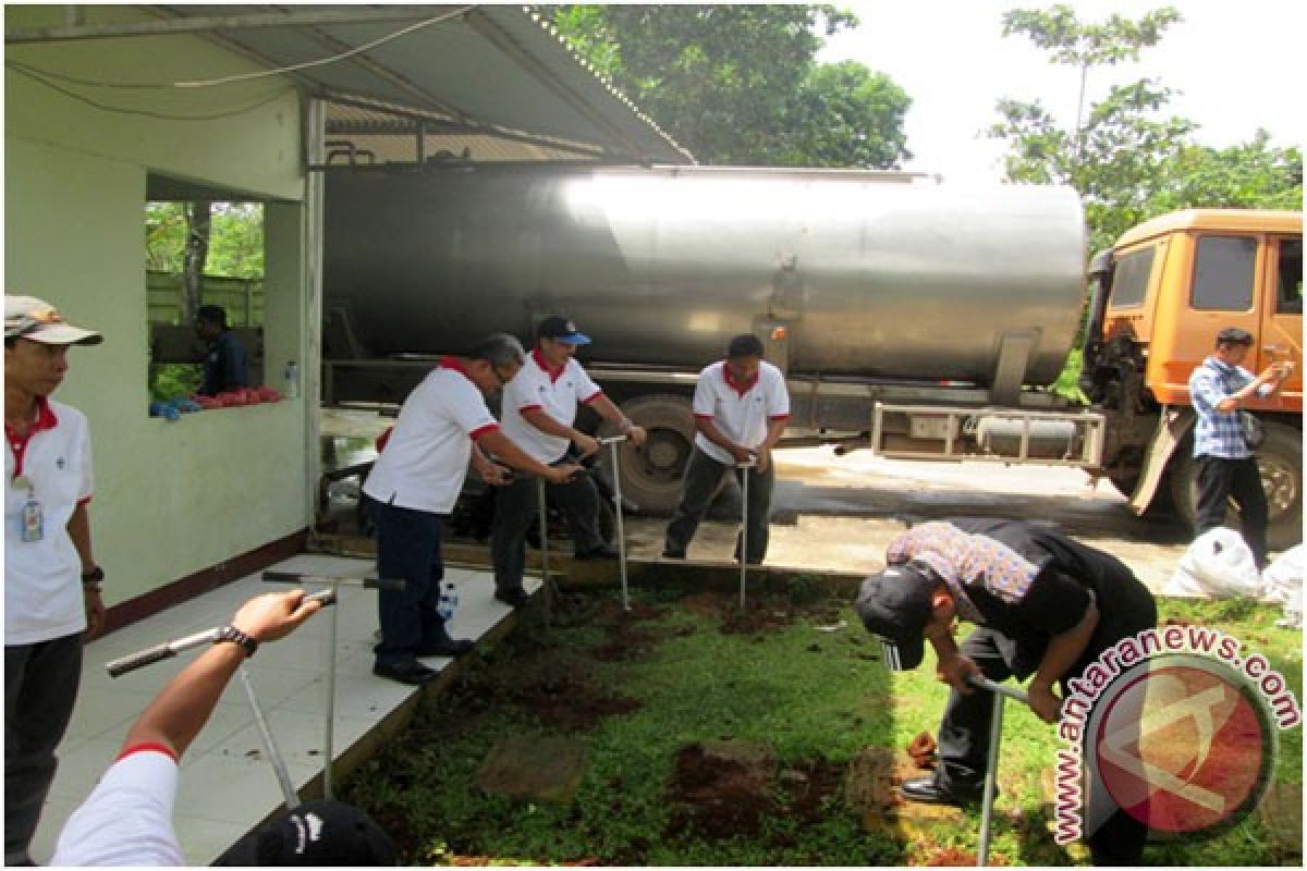 Mitra Bentala-Aqua Kerja Sama Buat Lubang Biopori