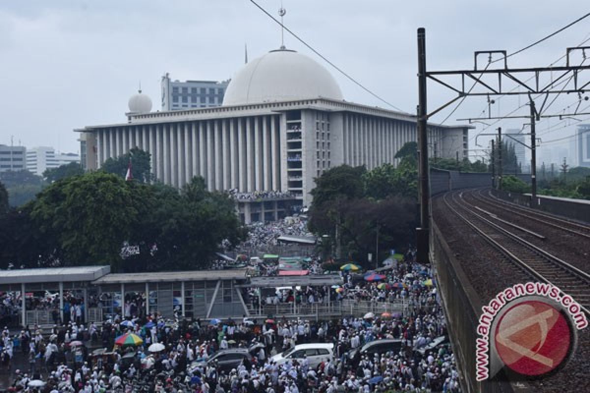 Istiqlal dipadati peserta aksi 55