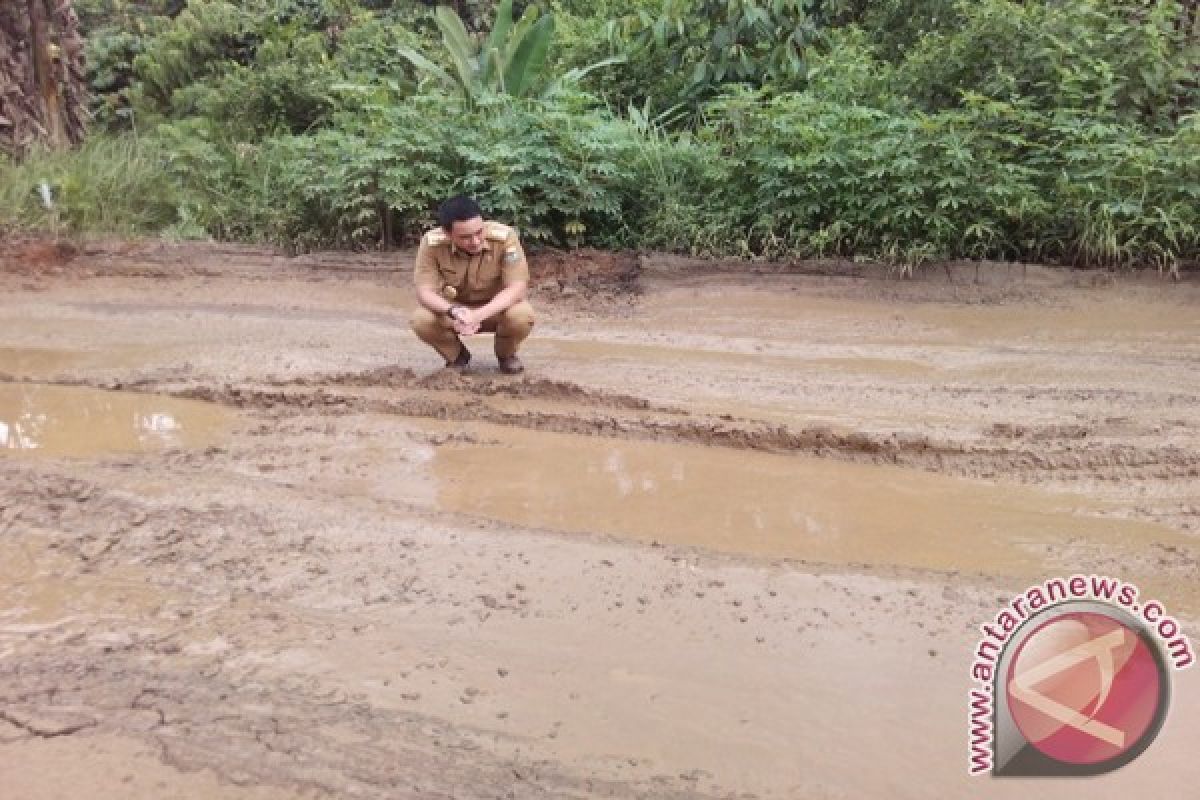 Jalan nasional di dua kabupaten rusak parah 