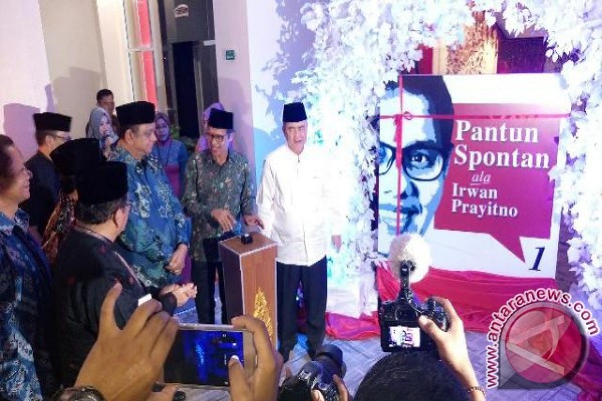 Gubernur : Buku Pantun Adalah Rekam Kerja Saya