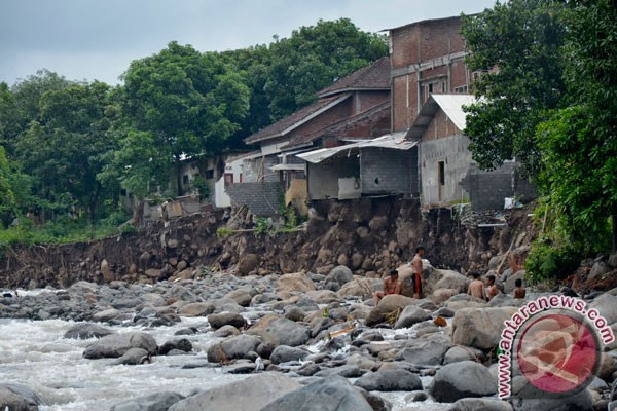 Lima dusun di Lombok Barat diterjang banjir bandang
