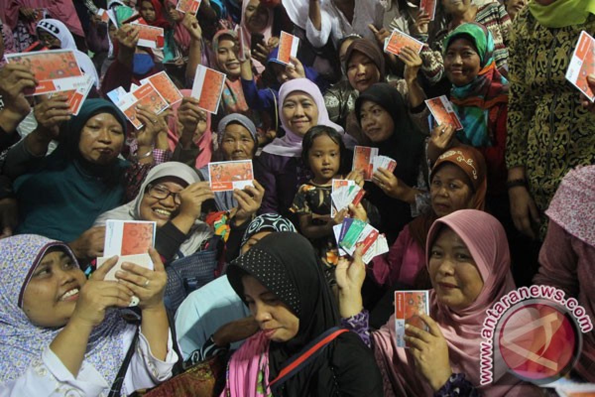 Mensos salurkan BPNT pertama di Surabaya