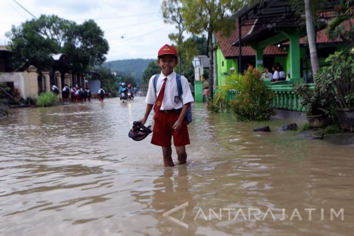 Banjir Mulai Surut Proses KBM Di daerah Terdampak Belum Lancar (Video)