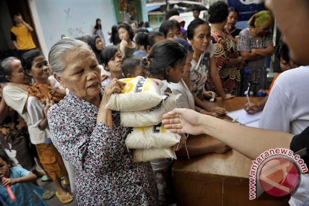 Pemkot Mataram Alokasikan 120 Ton Beras Untuk Lansia 