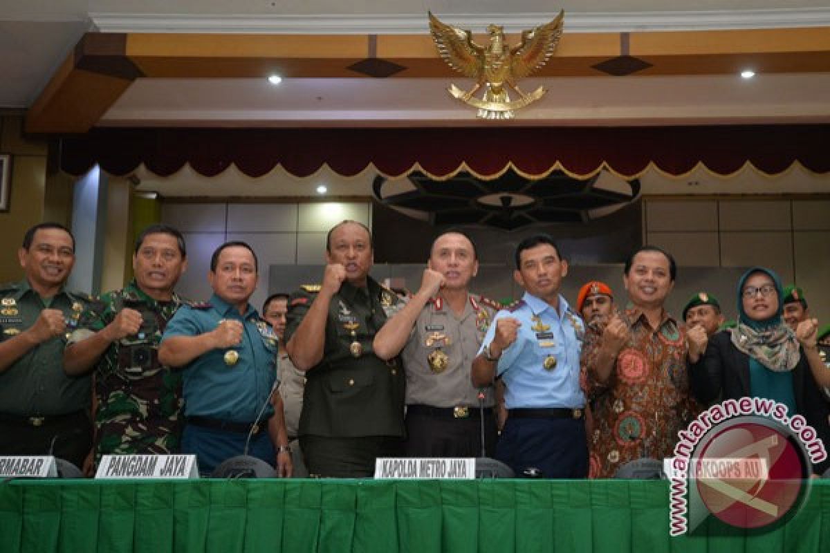Kapolri dan Kapolda Metro pantau TPS Presiden Jokowi