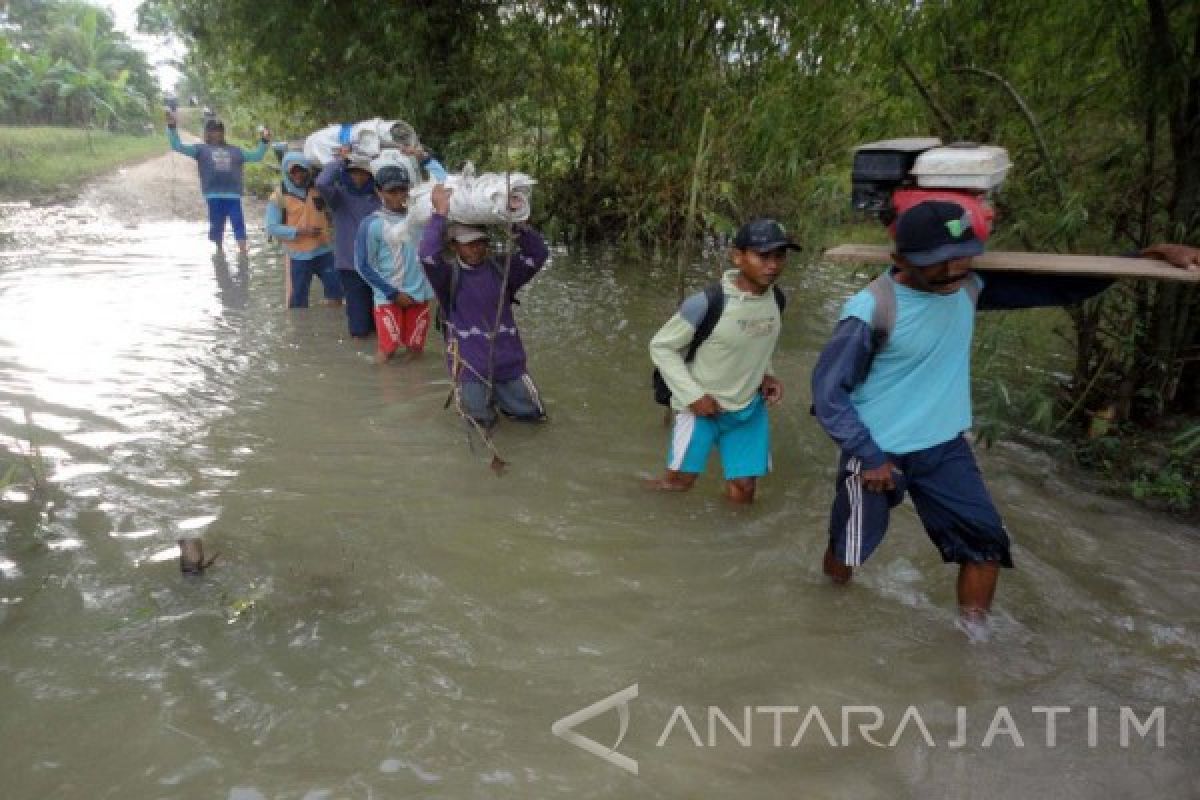 Banjir Bandang Rusak Lima Rumah di Bojonegoro