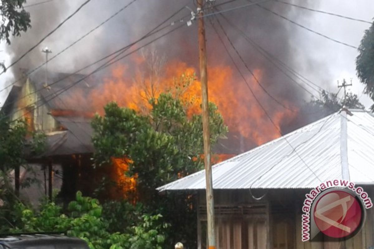 Rumah Keluarga Singal - Mandagi Ludes Terbakar