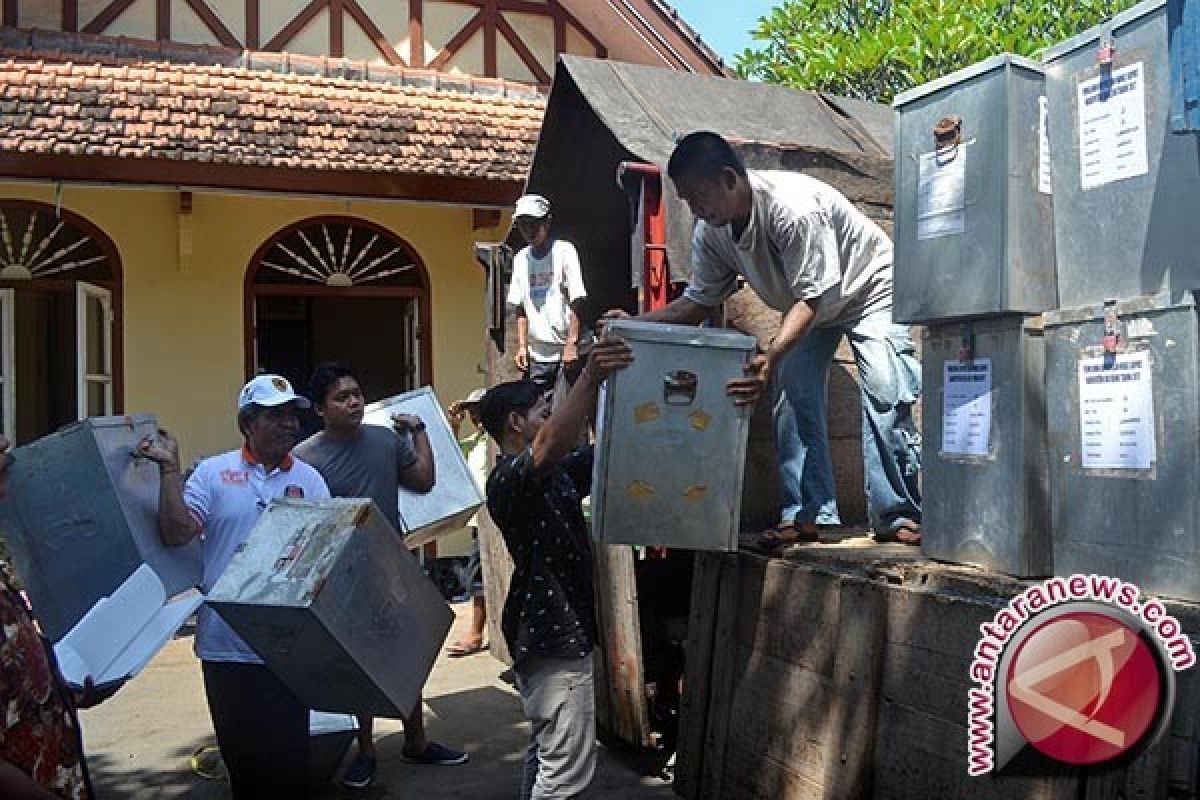 KPU Buleleng Distribusikan Logistik Pilkada