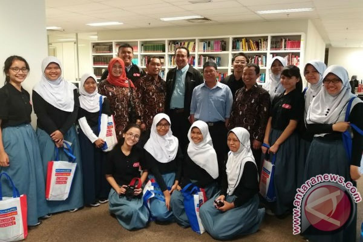 Siswa Sekolah Indonesia kunjungi Utusan Malaysia