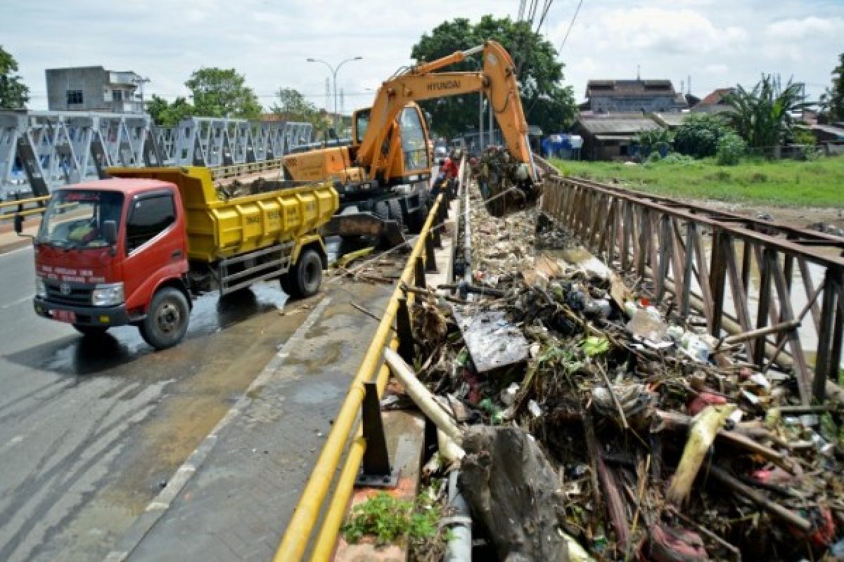 DPRD dorong penyelesaian relokasi PKL Sungai BKT Semarang