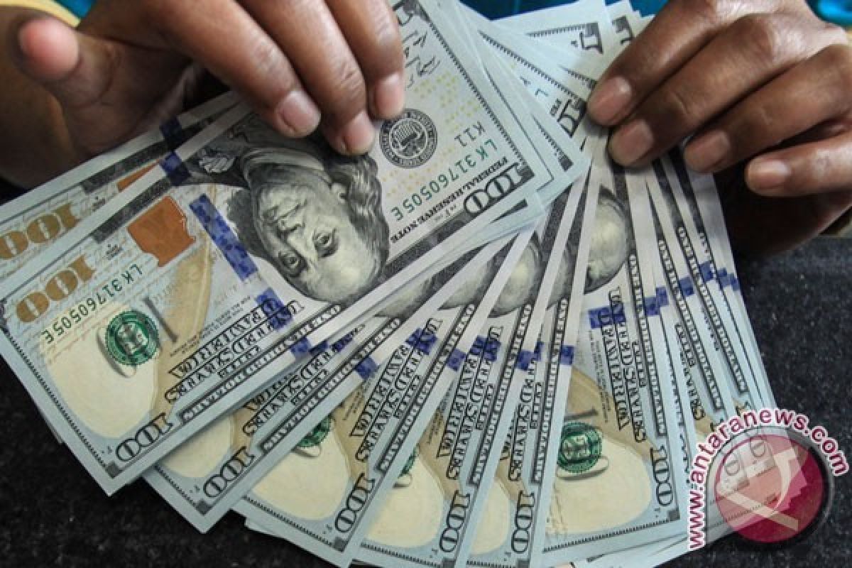 Rupiah Ditransaksikan Rp13.354 per Dolar AS