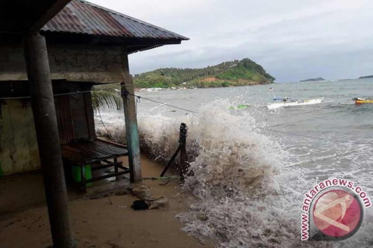  Wilayah Pesisir Gorontalo Utara Diterjang Banjir Rob 