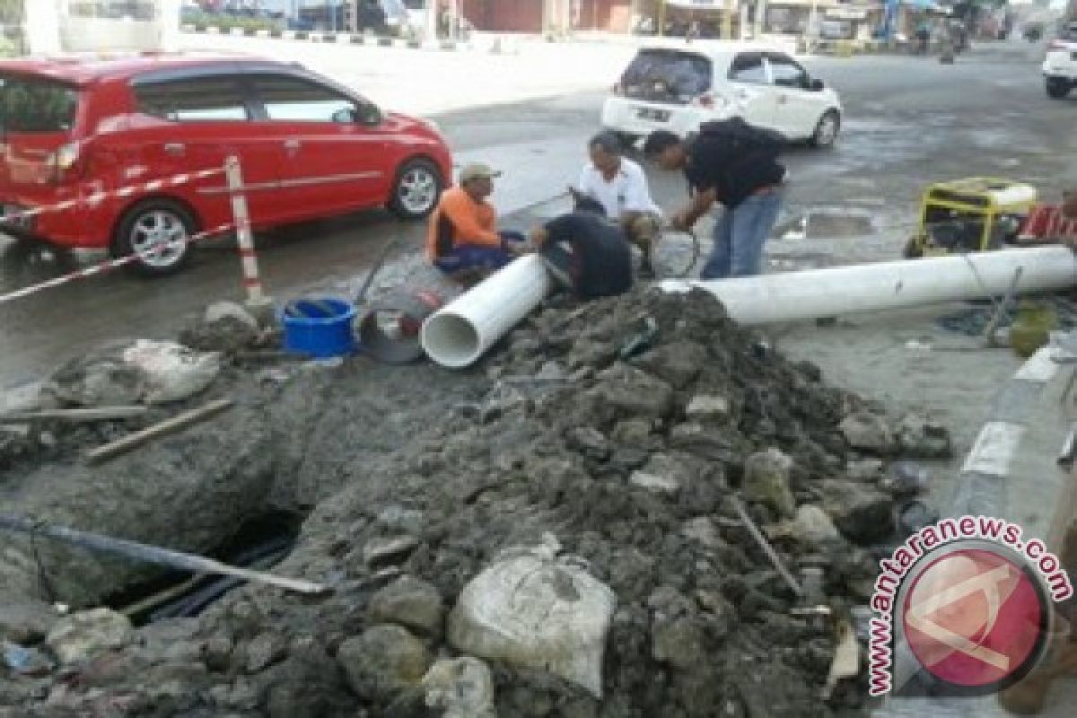 Distribusi Air Samarinda Terhambat Oleh Pipa Pecah 