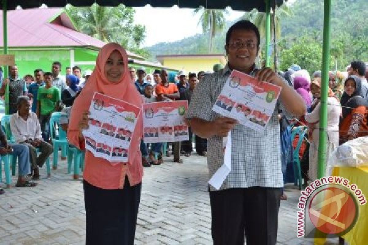 Dua calon Walikota Sabang nyoblos bareng isteri
