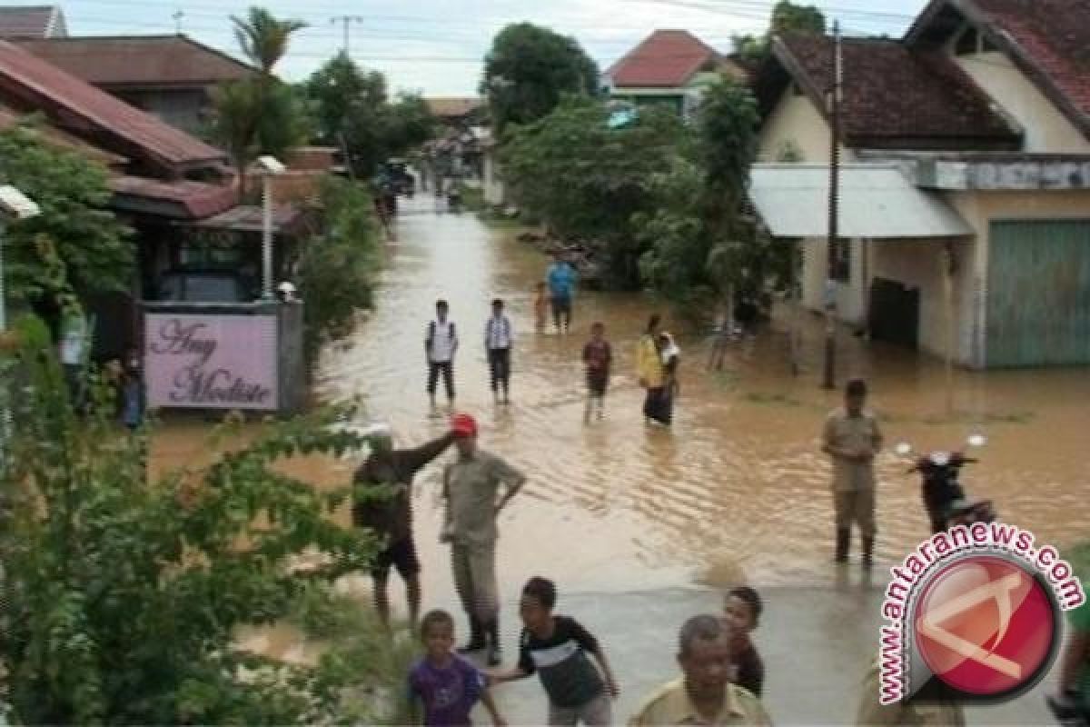 Cikas Bekasi Terendam Banjir Akibat Tanggul Jebol