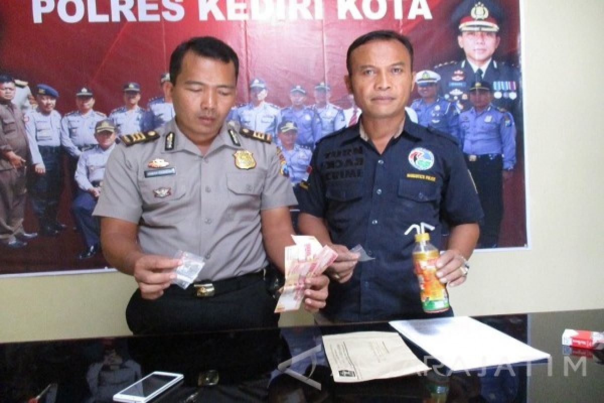 Polisi Kediri Kota Bekuk Sindikat Pengedar Narkoba      