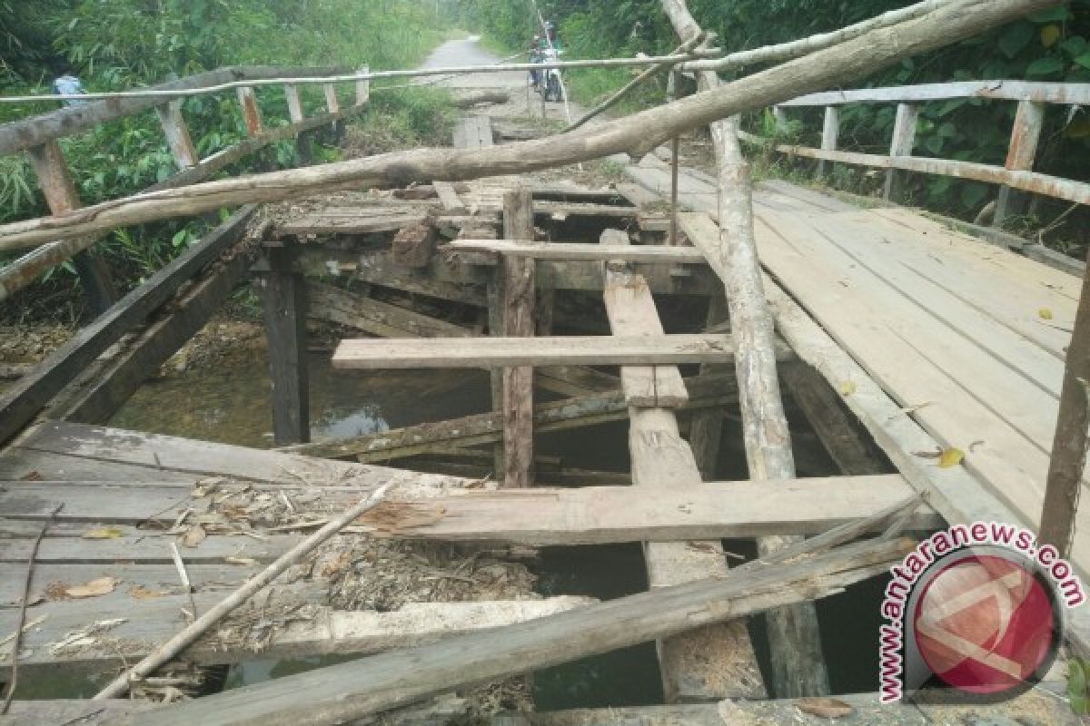 Jembatan di Perbatasan Indonesia - Malaysia Ambruk