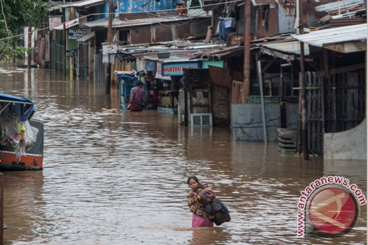 Ahok tinjau banjir di Kelurahan Bukit Duri