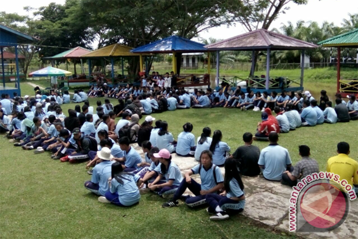 Pelajar Putussibau Ikuti Pembinaan Mental Spiritual 