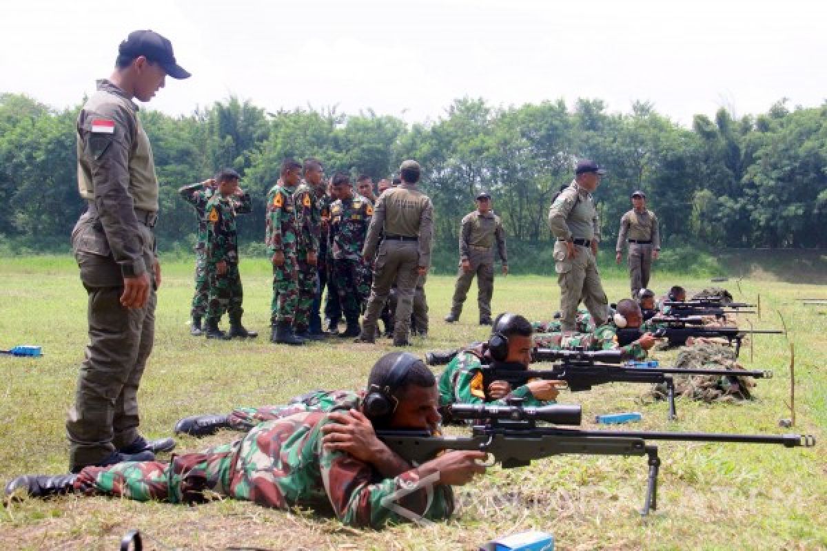 Taruna AAL Marinir Ikuti Latihan Menembak Sniper