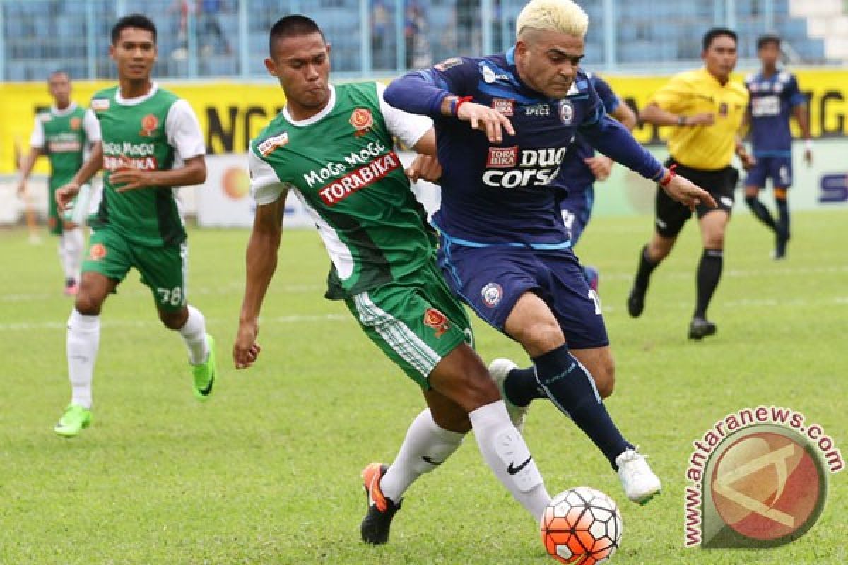 Arema taklukkan PS TNI 4-0