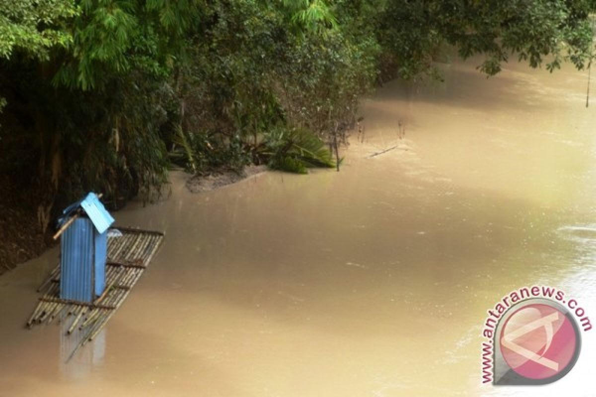 BLHK Lakukan Uji Sample Air Sungai Balangan