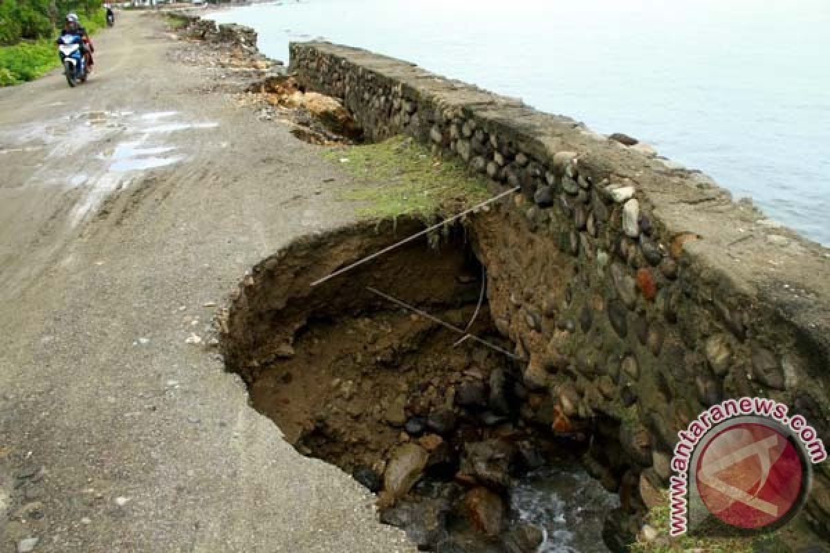 Abrasi Ancam 40 Rumah Warga Mamuju 