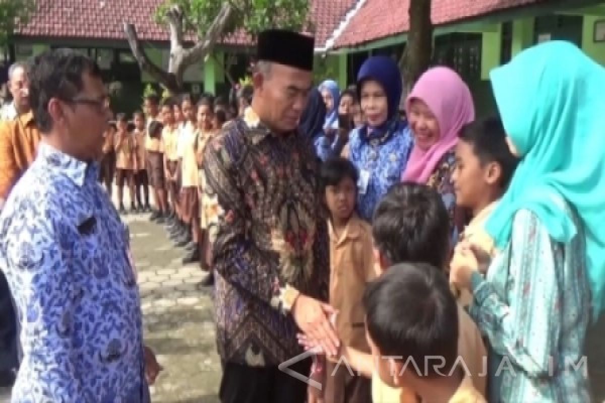 Mendikbud Beri Motivasi Para Siswa di Madiun (Video)